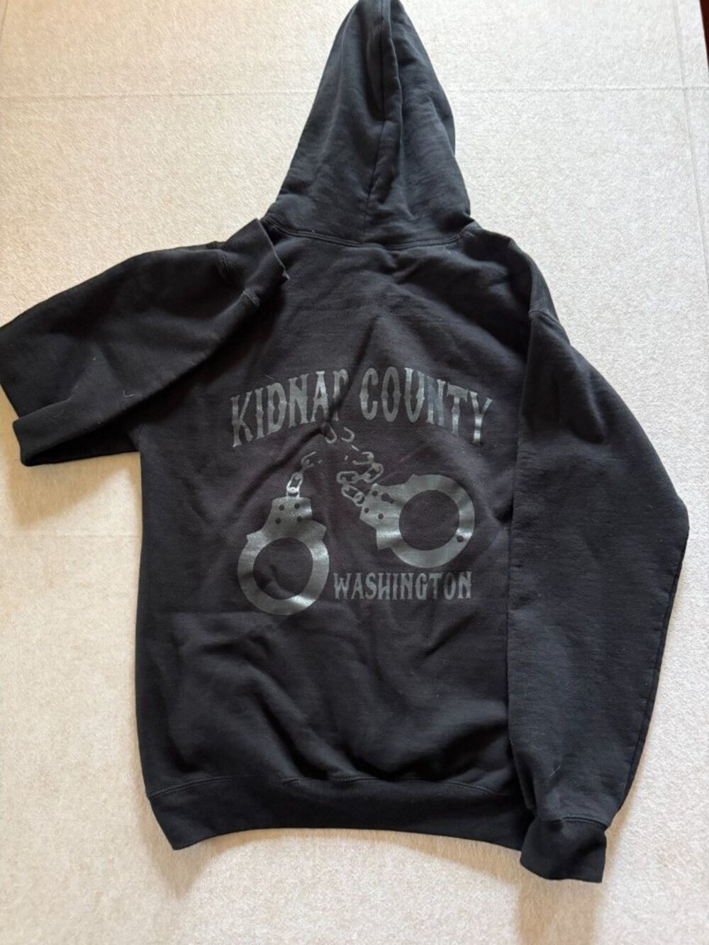 Gildan Hoodie Mens Small Kidnap County Washington Graphic Black